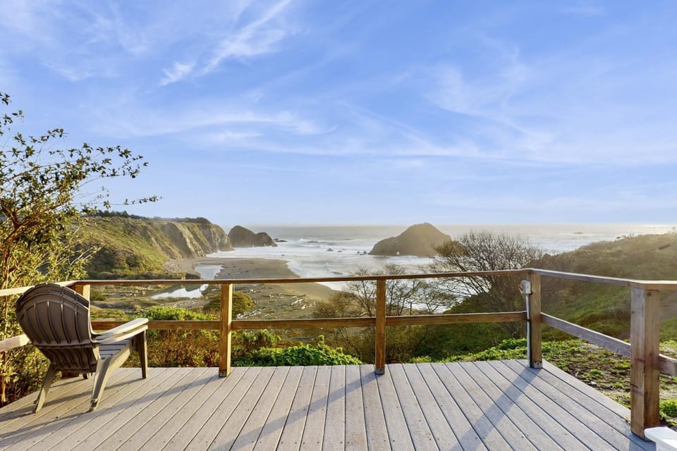 Oceanfront Elk Home Steps to Beach & Pet-Friendly House in Elk