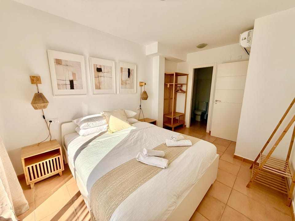 Bed, Photo of the whole room, Bedroom, towels, wardrobe