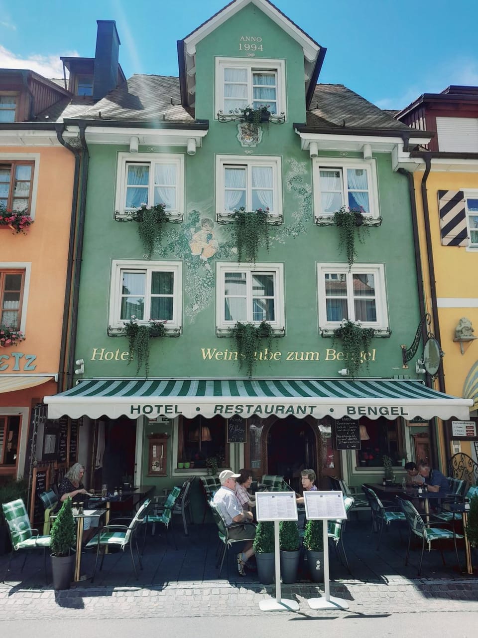 Property building, Restaurant/places to eat
