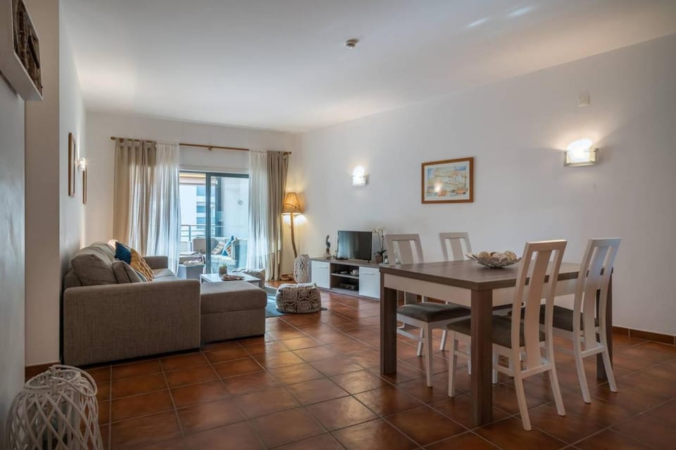 Communal lounge/ TV room, Living room, Dining area
