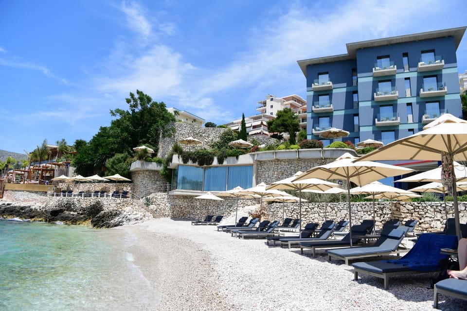 Property building, Beach, Area and facilities, sunbed
