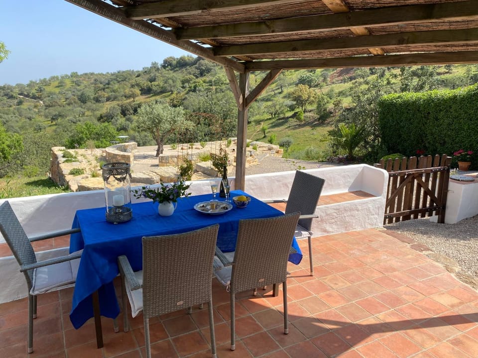 View (from property/room), Balcony/Terrace, Dining area