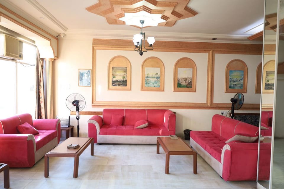 Living room, Lobby or reception, Seating area