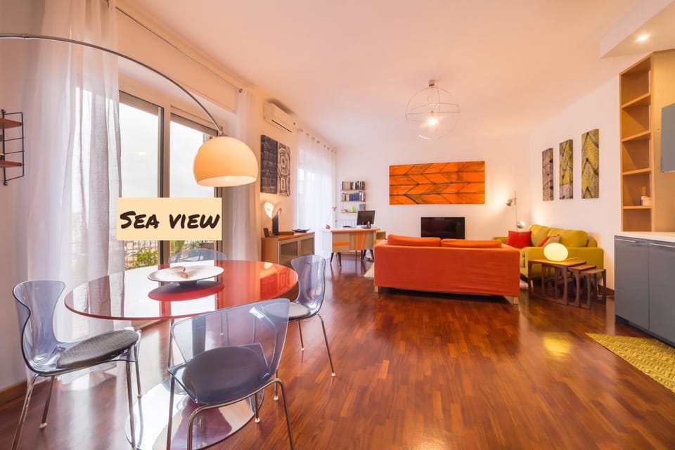 TV and multimedia, Kitchen or kitchenette, Living room, Seating area, Dining area