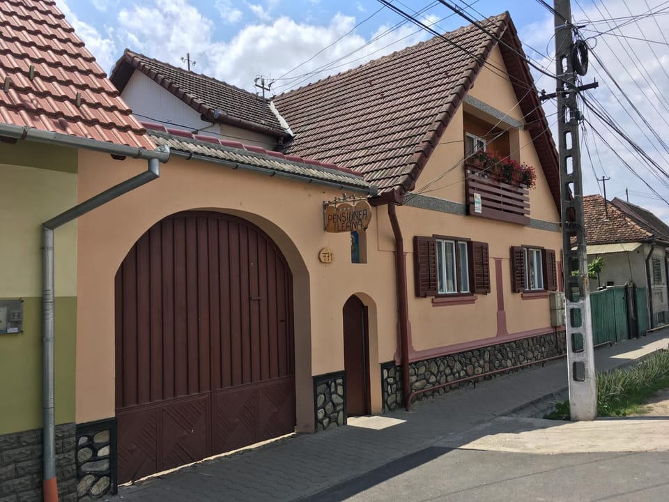 Facade/entrance