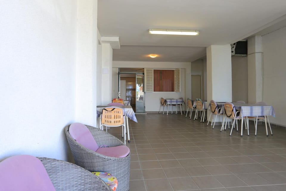 Location, children, Family