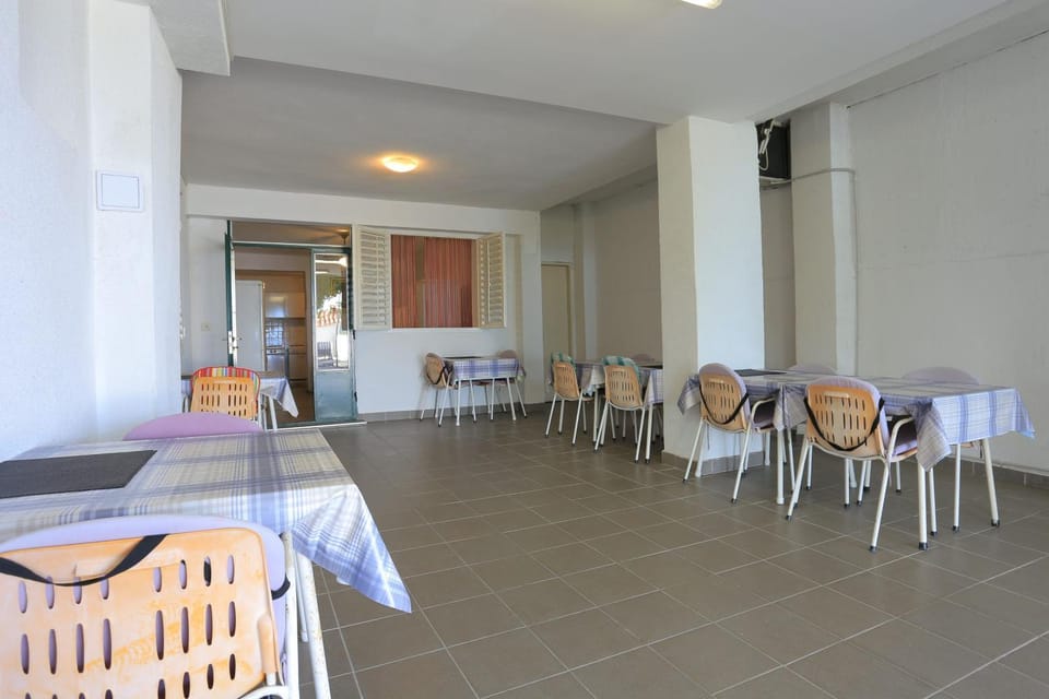 Location, children, Family