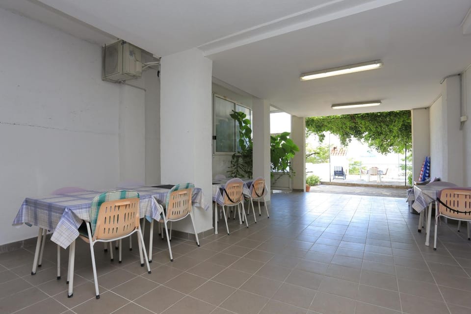 Location, children, Family