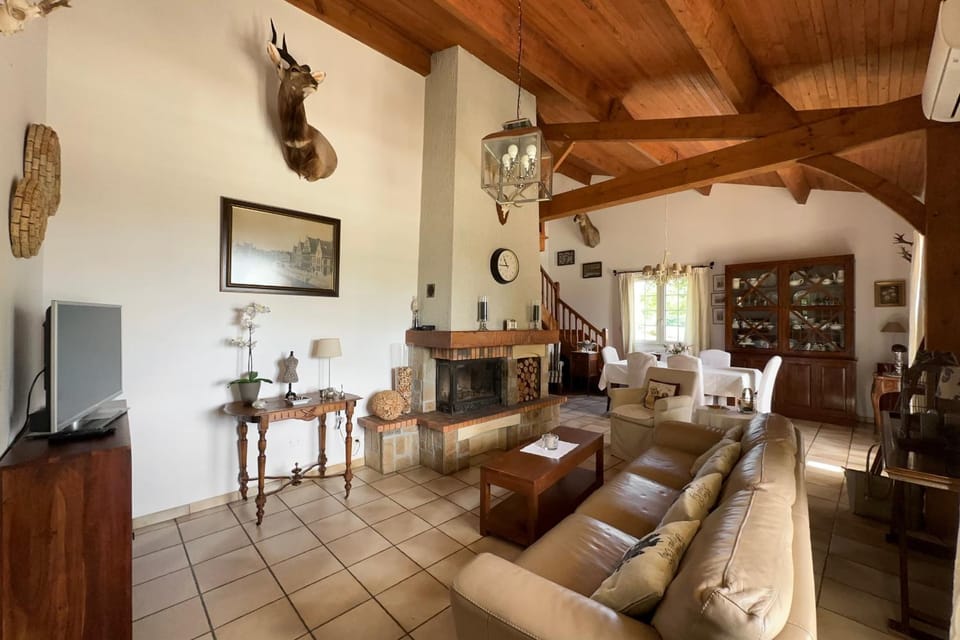 Communal lounge/ TV room, Living room