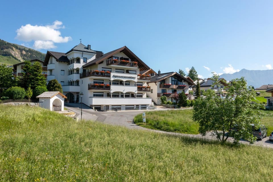 Property building, Facade/entrance, Day, Neighbourhood, Bird's eye view, Summer, Garden, View (from property/room), Mountain view, Location