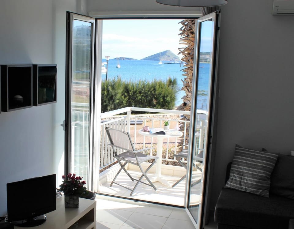 Living room, Sea view