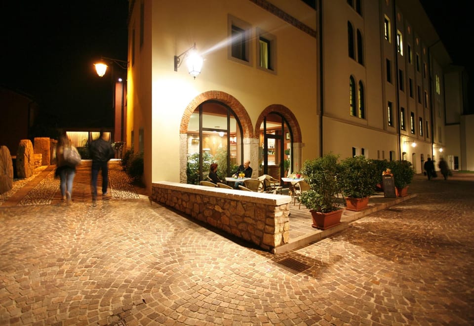 Facade/entrance, Night