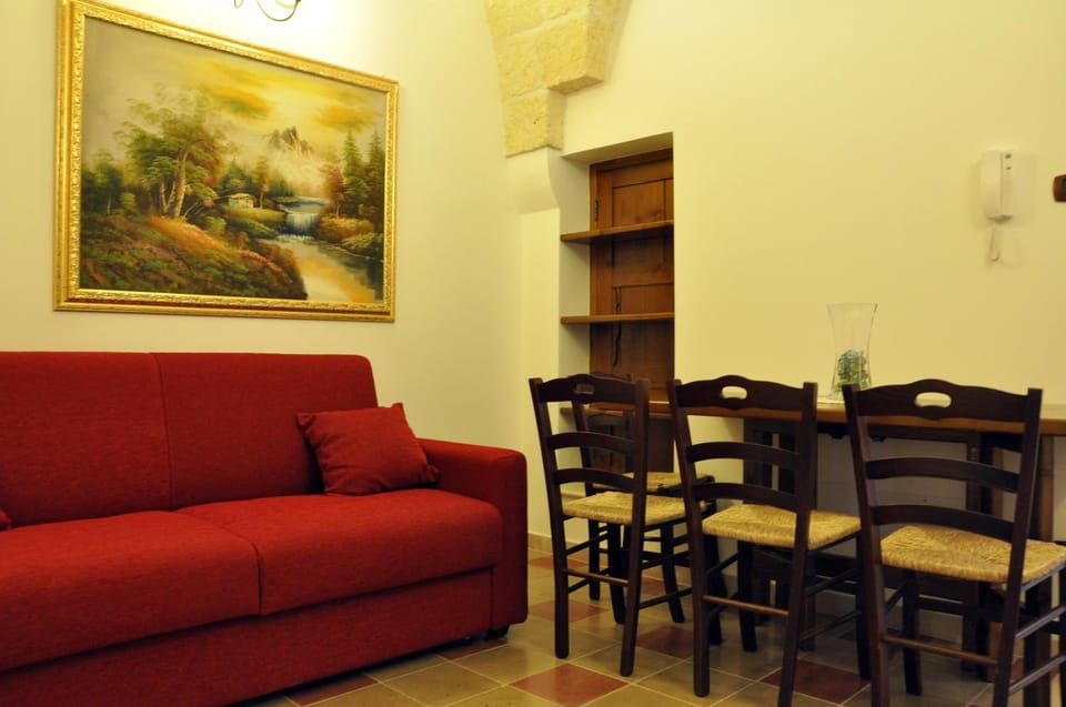 Seating area, Dining area