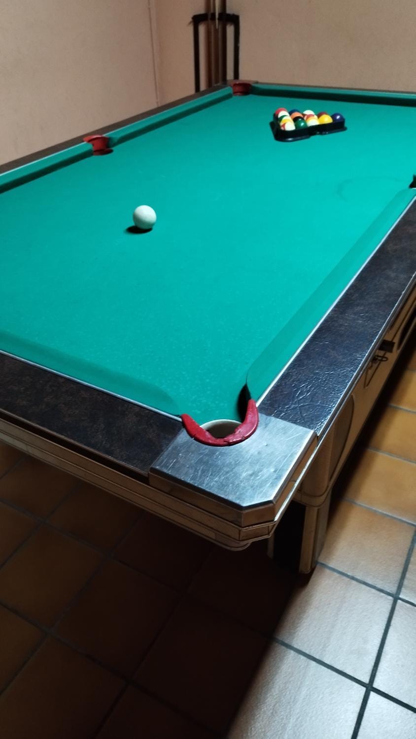 Billiard, Game Room