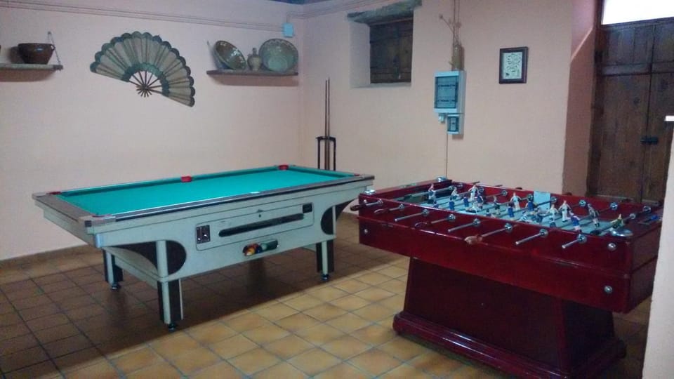 Billiard, Game Room