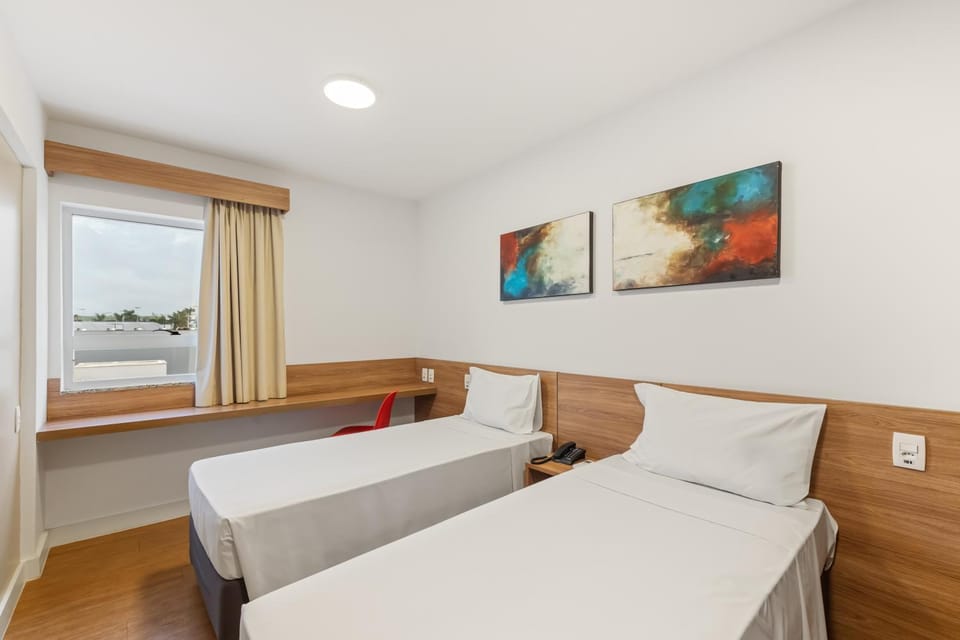 Bed, Photo of the whole room, Decorative detail, Bedroom