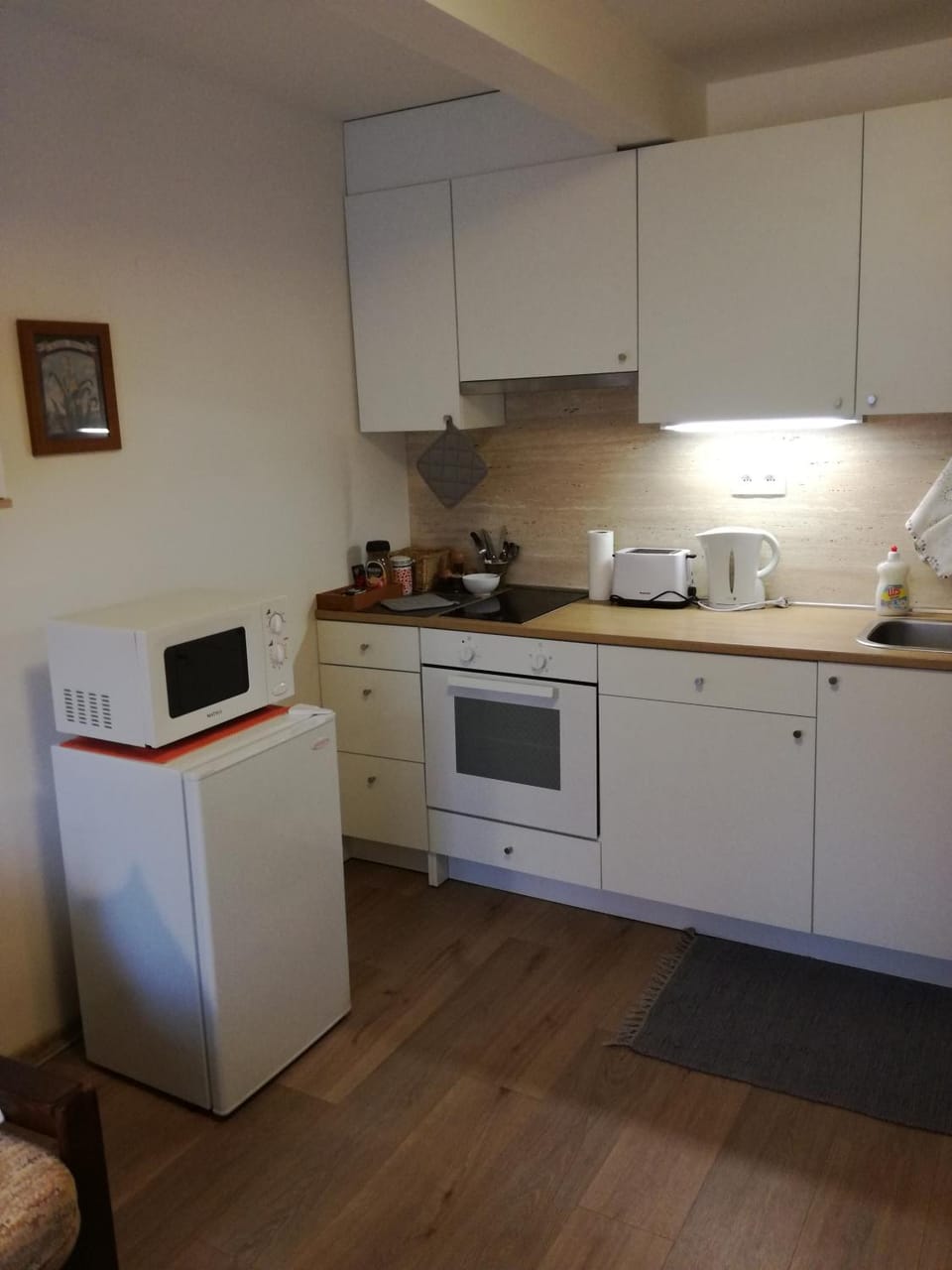 Coffee/tea facilities, Kitchen or kitchenette, microwave, oven, stove, toaster