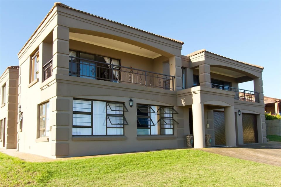 Facade/entrance, Bird's eye view