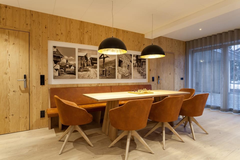 Communal lounge/ TV room, Lobby or reception, Seating area, Garden view, Entertainment