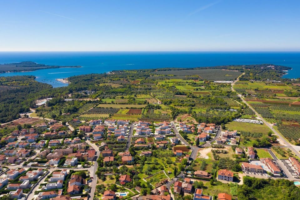 Day, Neighbourhood, Natural landscape, Bird's eye view, Sea view