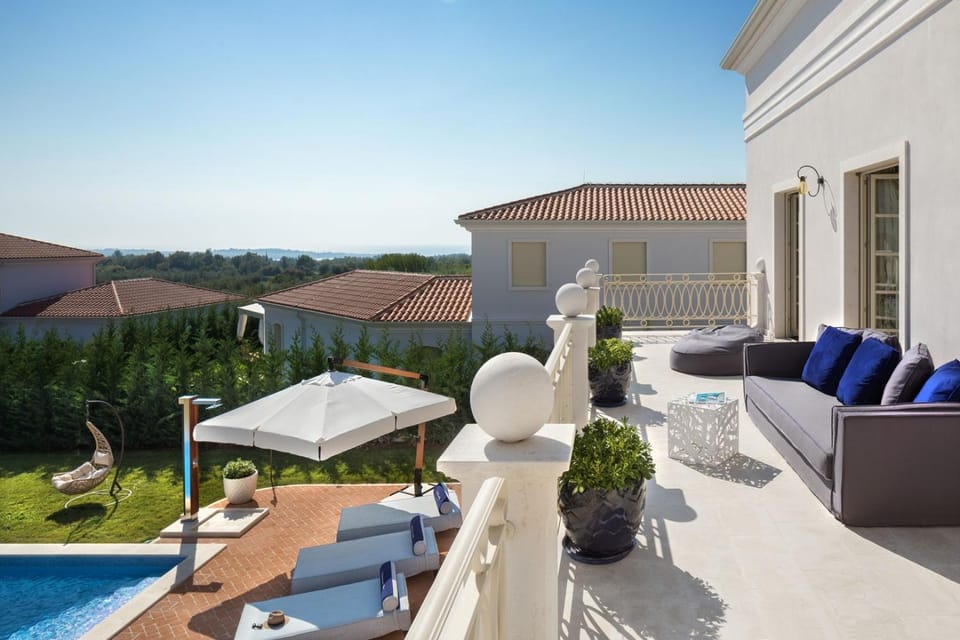 Natural landscape, Balcony/Terrace, Garden view, Pool view, Swimming pool, sunbed