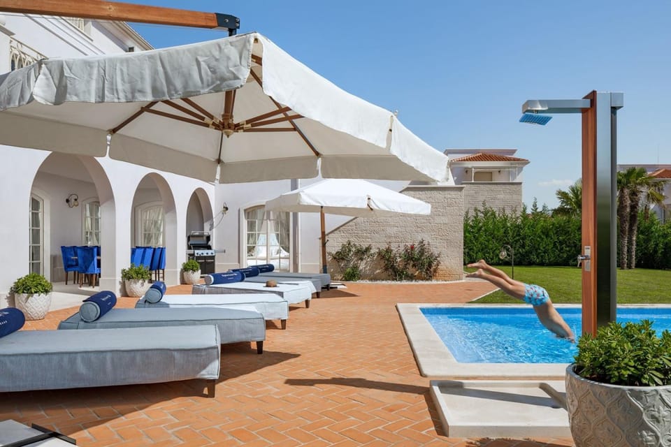 Property building, BBQ facilities, Garden, Swimming pool