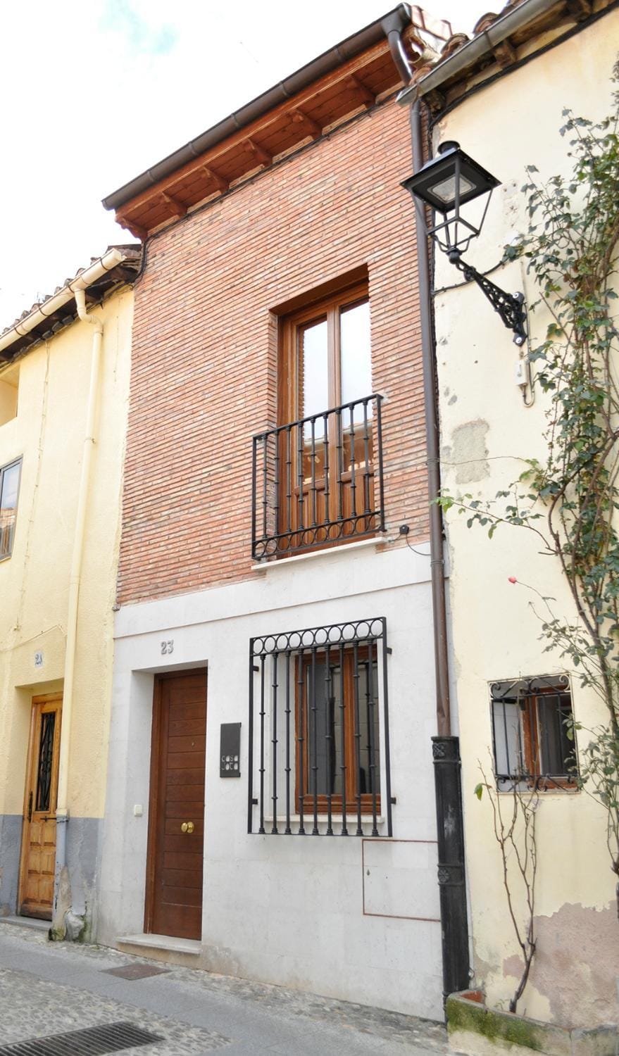 Facade/entrance, Off site