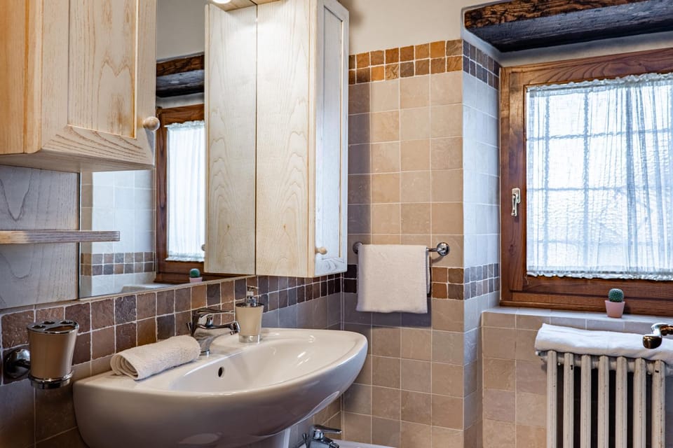 Toilet, Bathroom, Garden view, bidet