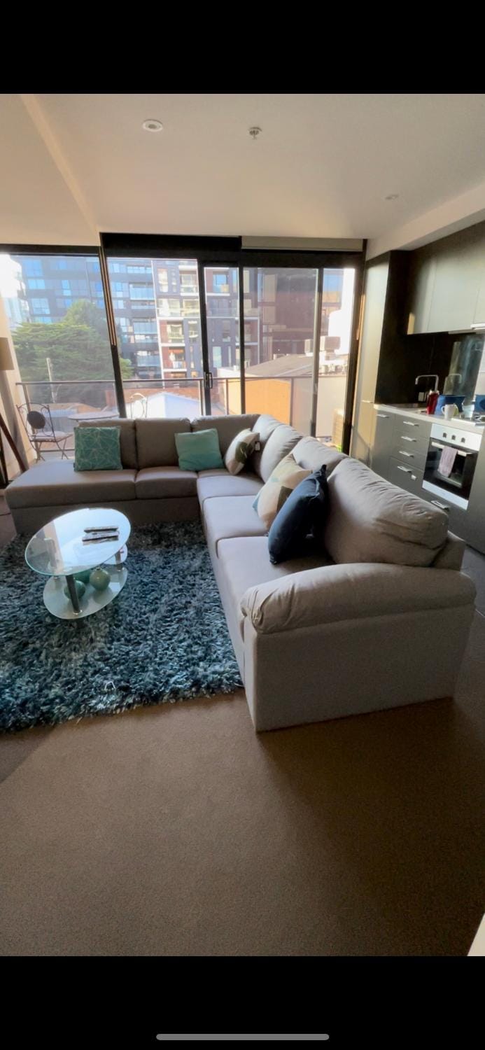 Modern Luxurious with private parking on premises and fast internet Apartment in Melbourne