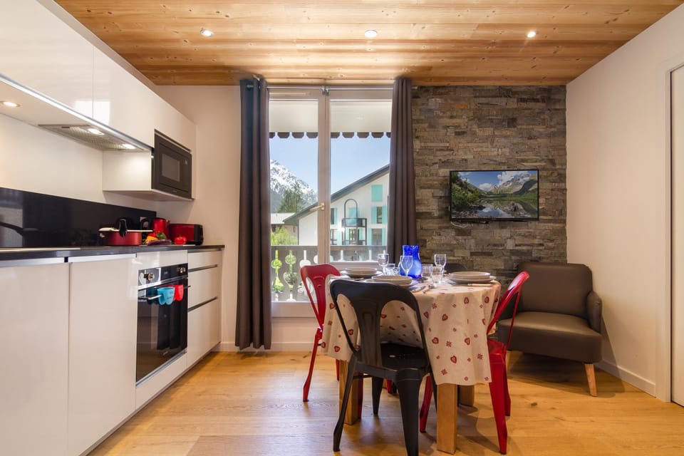 Kitchen or kitchenette, Living room, Dining area