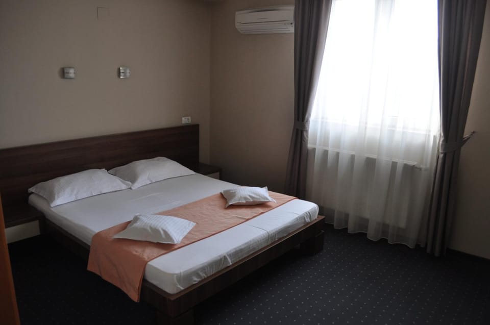 Day, Photo of the whole room