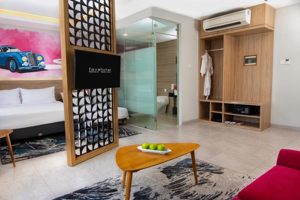 Photo of the whole room, Bedroom