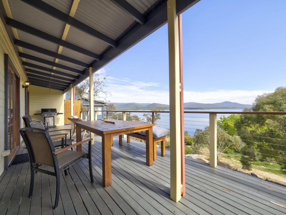 Balcony/Terrace, Dining area, Lake view, Mountain view