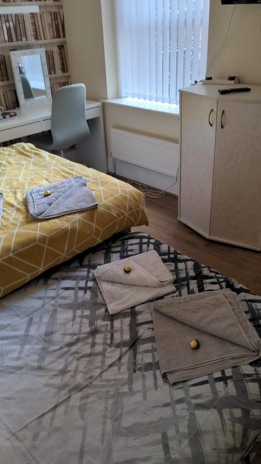 Bed, Seating area, Bedroom