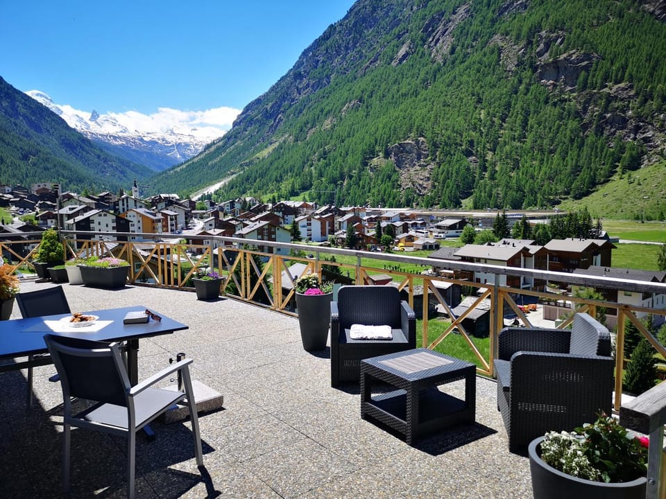 Patio, City view, Mountain view