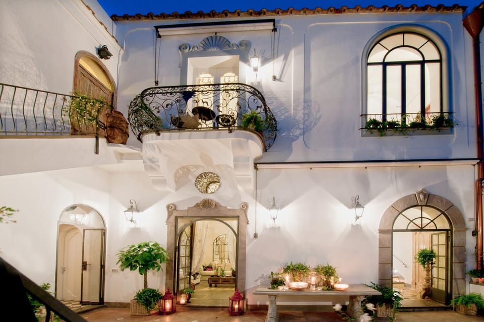 Facade/entrance, Night