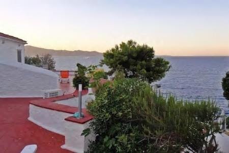 Tramontana Villa in Islands