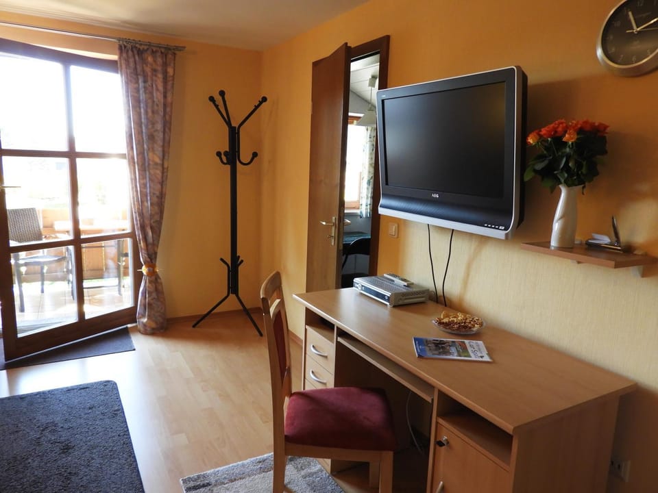 Communal lounge/ TV room, TV and multimedia