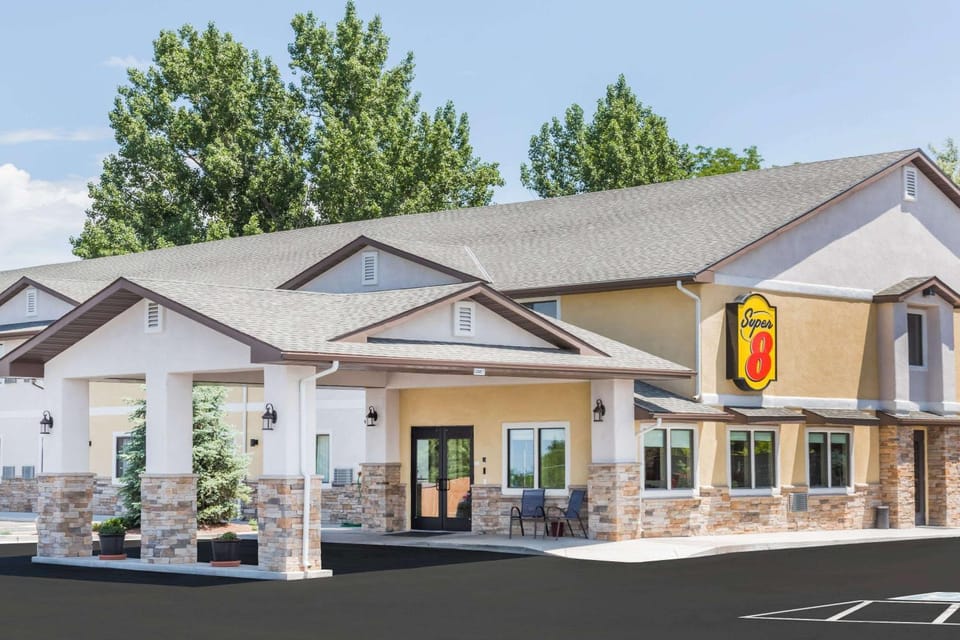 Property building, Day, On site, Time of day