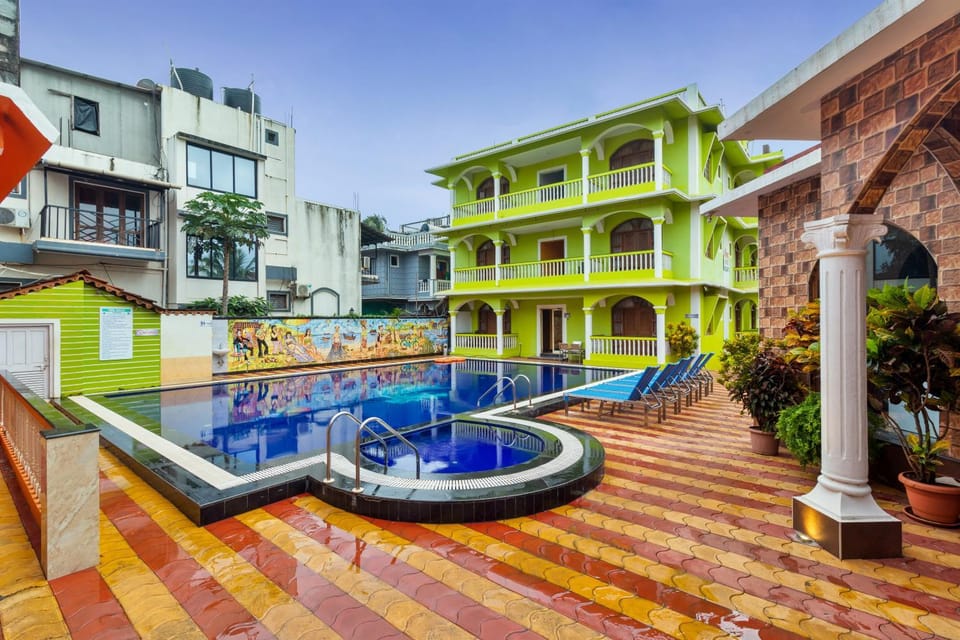 Property building, Facade/entrance, Swimming pool