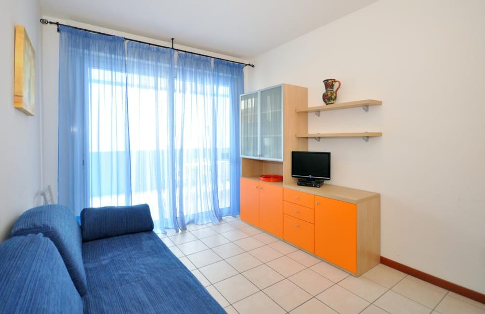 Kitchen or kitchenette, Living room, kitchen