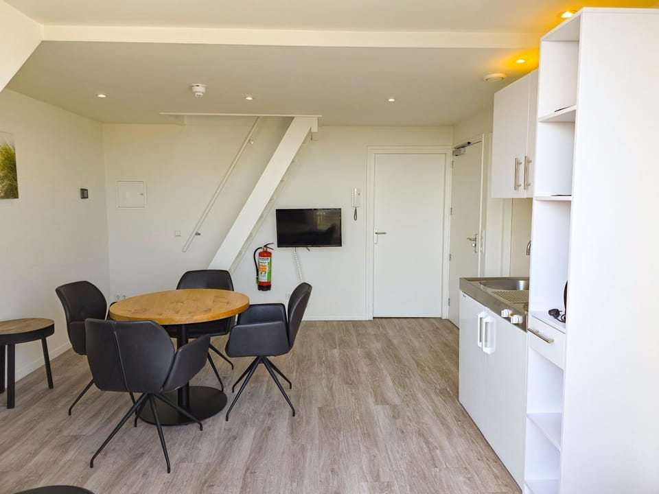 TV and multimedia, Kitchen or kitchenette, Dining area