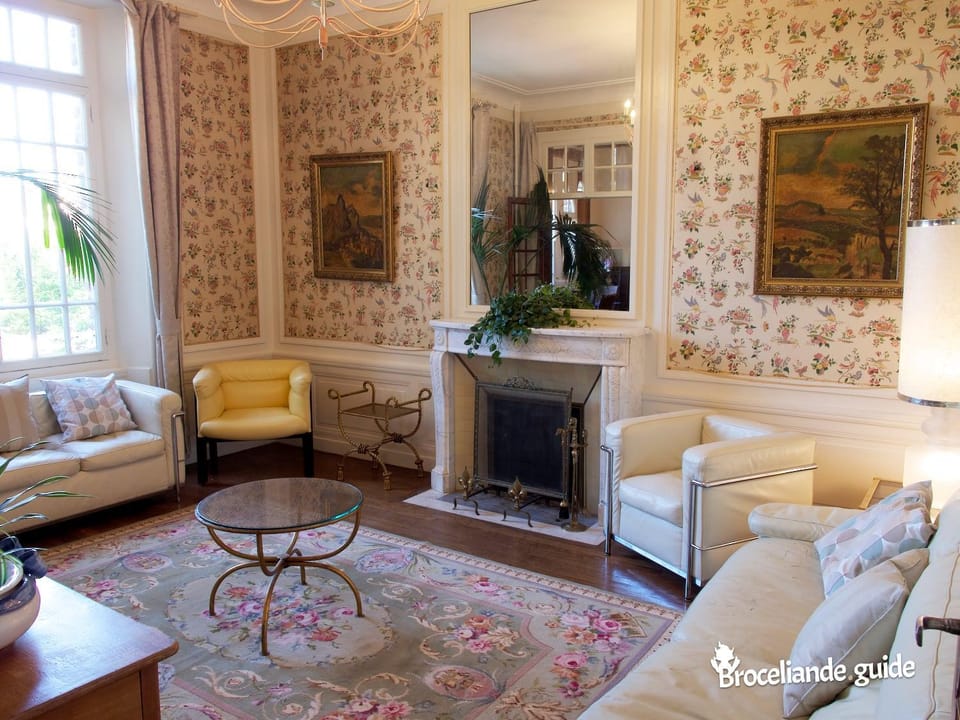 Living room, Seating area, flat iron