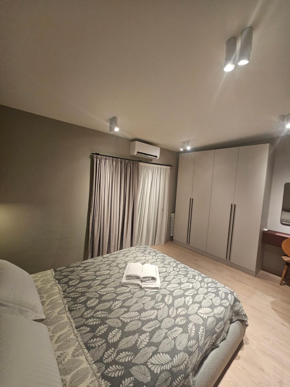 Bed, Photo of the whole room, Bedroom, Mountain view, Sea view, Sunset, towels, wardrobe, air conditioner