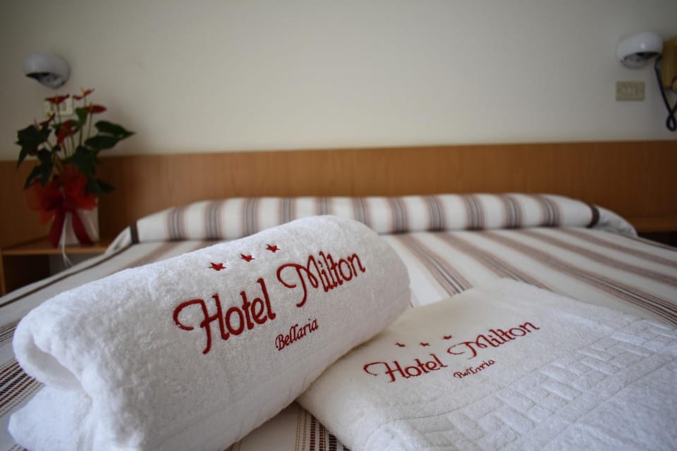 Bed, Property logo or sign, Bedroom, towels