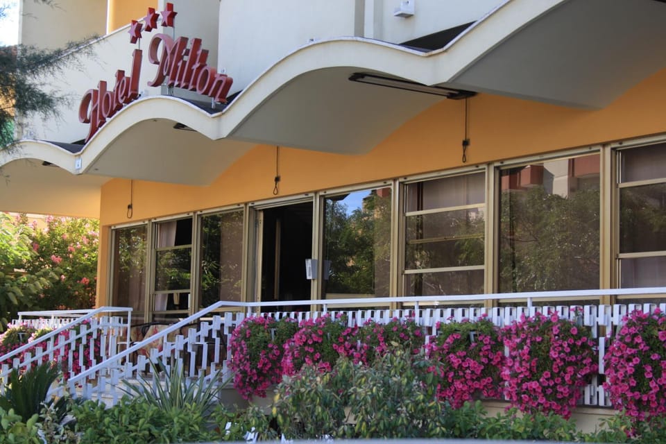 Property building, Facade/entrance, Property logo or sign