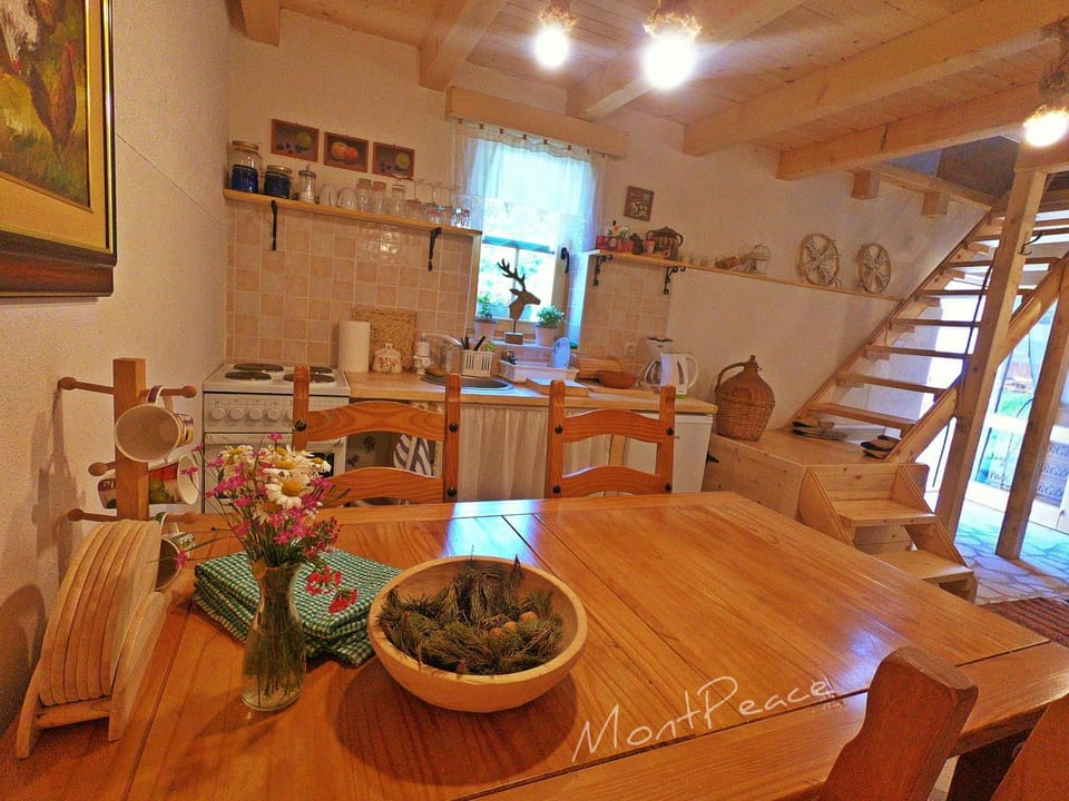 Day, Kitchen or kitchenette, Dining area