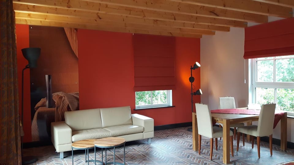 Seating area, Dining area
