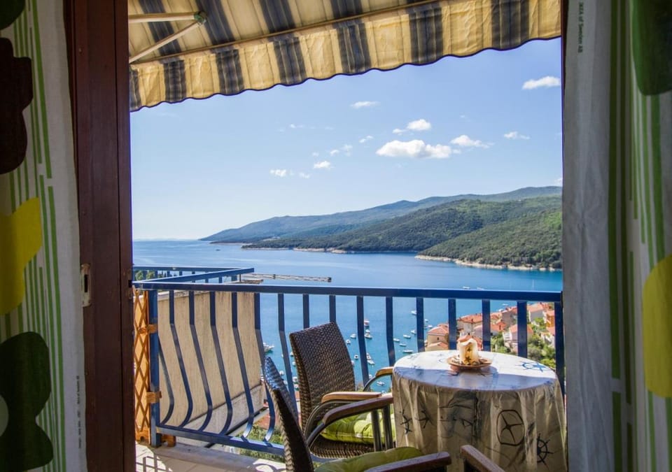 App for 4 persons, beautiful sea view, 15 Apartment in Istria County