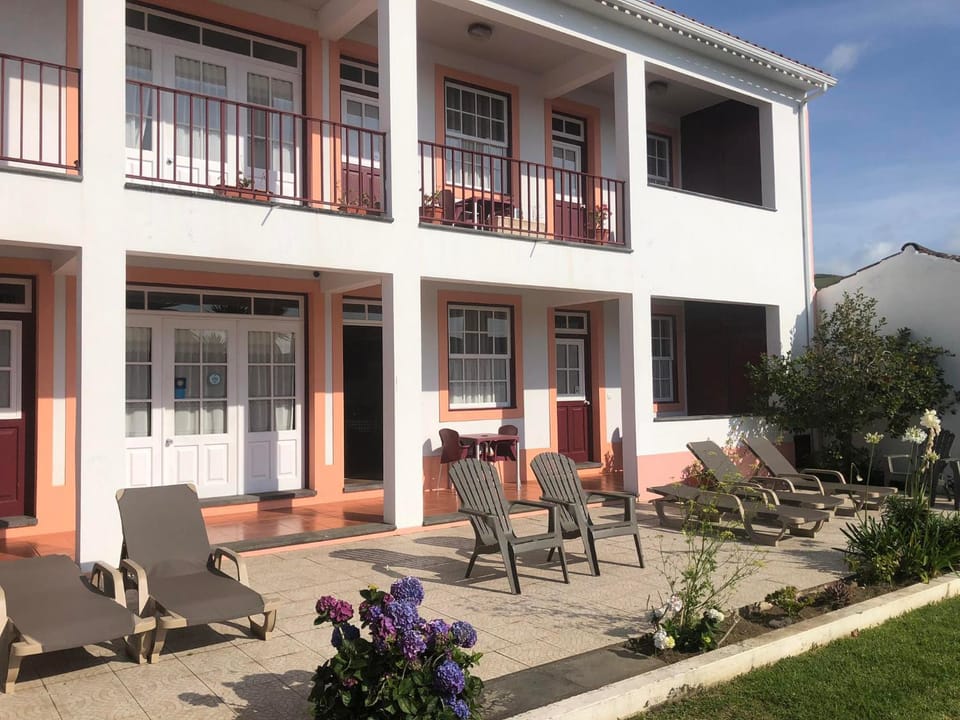 Property building, Patio, Day, Garden, Balcony/Terrace, Garden view, sunbed